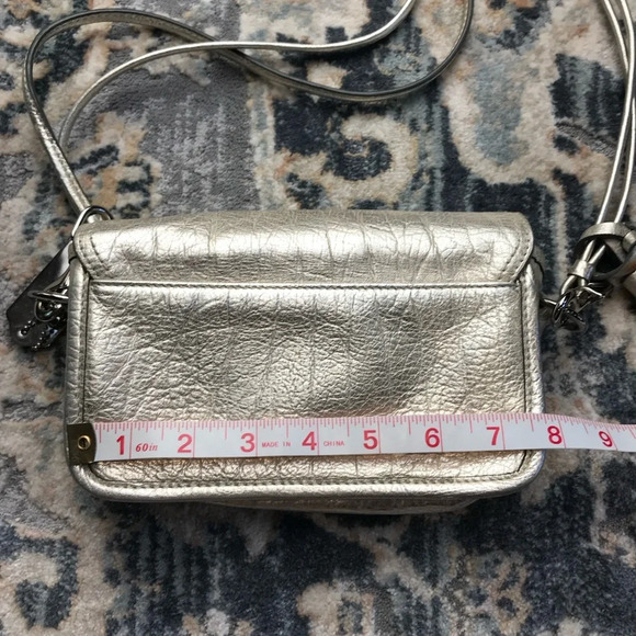 Coach metallic vintage turnlock - Picture 6 of 6